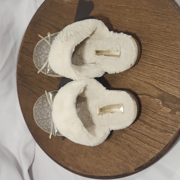 Michael Kors size 4 slippers in gold and silver - Picture 3 of 7
